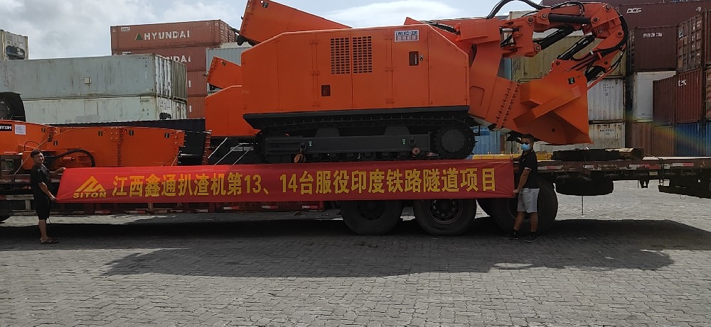 鑫通機(jī)械扒渣機(jī)第13、14臺(tái)服役印度鐵路工程項(xiàng)目_20220718100447.jpg